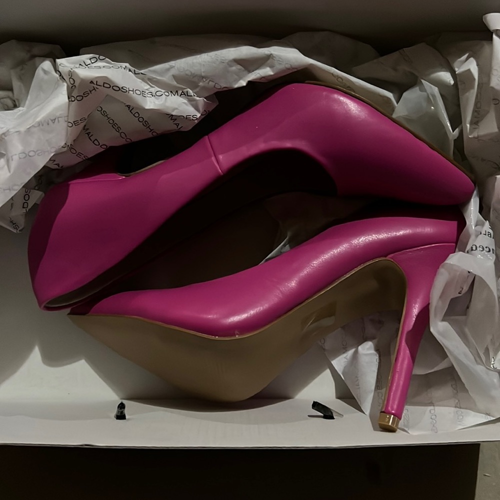 BN le Chateau shoe size 7